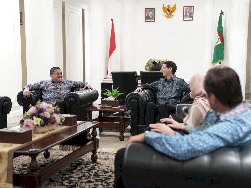 Konsulat Jenderal Australia Todd Dias bersama tim dari Monash University bertemu Wali Kota Makassar Munafri Arifuddin di Balai Kota Makassar. 