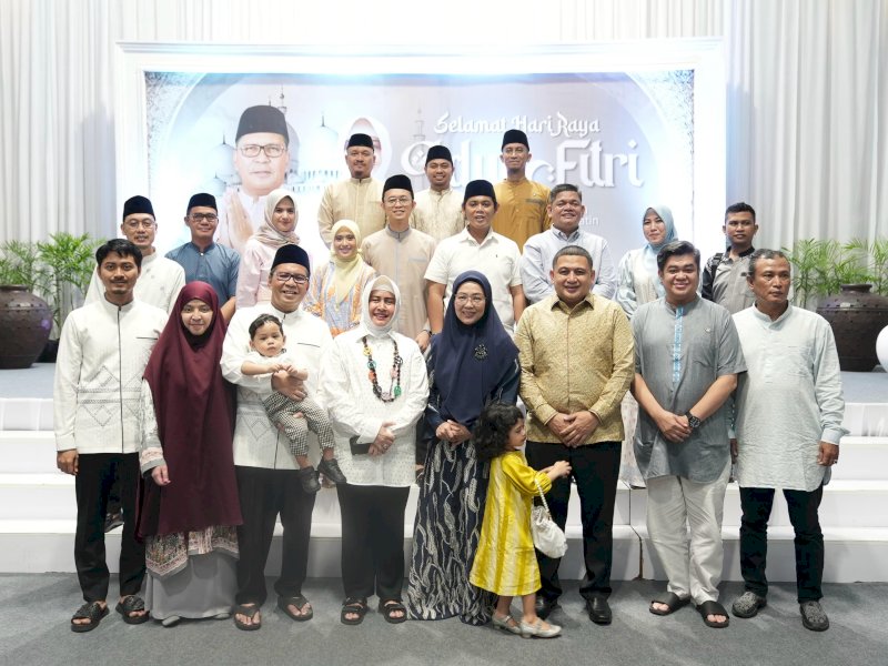 Momen silaturahim Wali Kota Munafri Ariifuddin dengan mantan Wali Kota Danny Pomanto. 