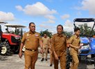 Bupati Andi Rosman Serahkan Puluhan Bantuan Alsintan untuk Petani Wajo
