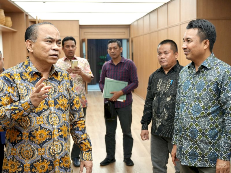 Bupati Andi Abdullah Rahim saat bertemu dengan Menteri Koperasi Budi Arie Setiadi. 
