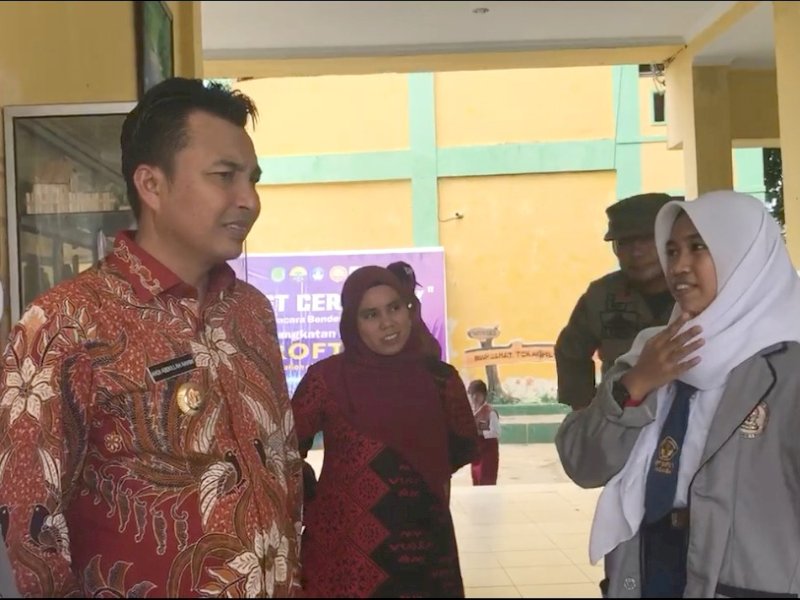 Bupati Andi Abdullah Rahim melakukan kunjungan kerja di SMP Negeri 1 Masamba. 