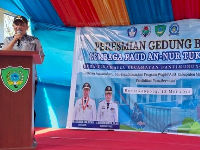Wakil Bupati Maros A Muetazim Mansyur meresmikan gedung baru Lembaga Pendidikan Anak Usia Dini (PAUD) An Nur Tukamasea. 