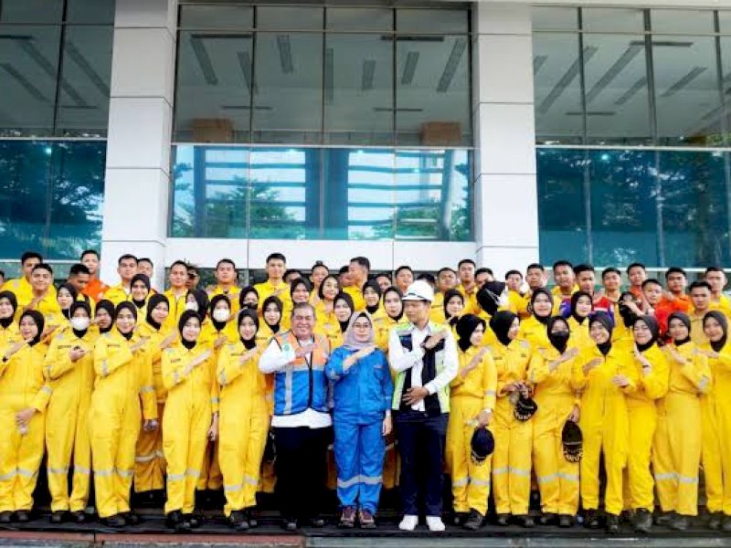 Manajemen Pelindo 4 bersama mahasiswa PIP Makassar. 