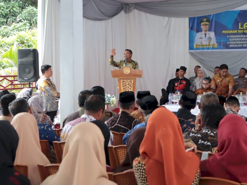 Bupati Bone Andi Asman Sulaiman meluncurkan Program 100 Hari Kerja Pemerintahan Beramal