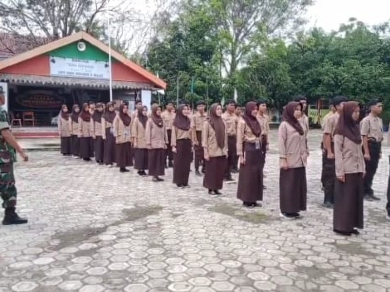 Satgas TMMD menggelar kegiatan pelatihan baris-berbaris (PBB). 