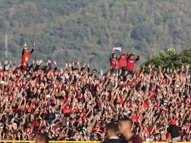 PSSI Jatuhkan Sanksi Denda kepada PSM Makassar Buntut Suporter Nyalakan Flare