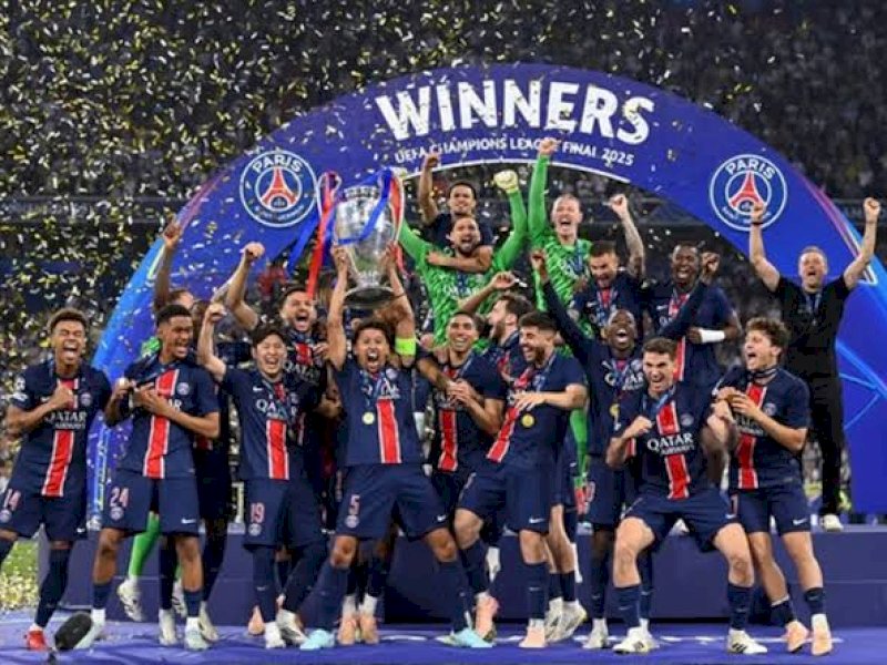 PSG merayakan gelar juara Liga Champions. 