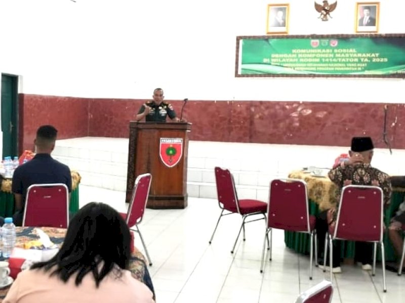 Pasiter Kodim 1414 Tana Toraja Kapten Inf Daut Sampe memberi samabutan di Aula Pongtiku Kodim 1414 Tana Toraja. 