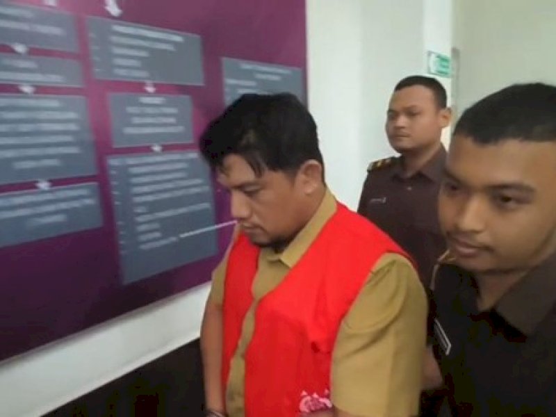 Kejari Maros menetapkan mantan Sekdis Kominfo Maros sebagai tersangka kasus dugaan korupsi. 