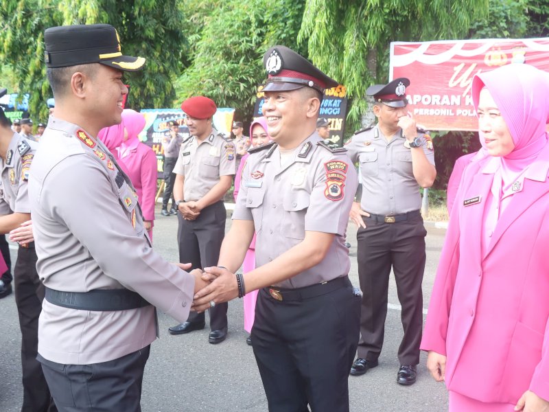 Upacara kenaikan pangkat sejumlah personel Polres Wajo. 
