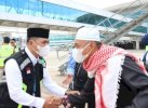 Bupati Andi Rosman Jemput Jemaah Haji Wajo di Bandara Sultan Hasanuddin Makassar