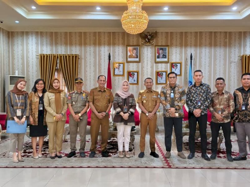 Bupati Bone Andi Asman Sulaiman, menerima kunjungan rombongan Kepala Cabang BRI Bone. 