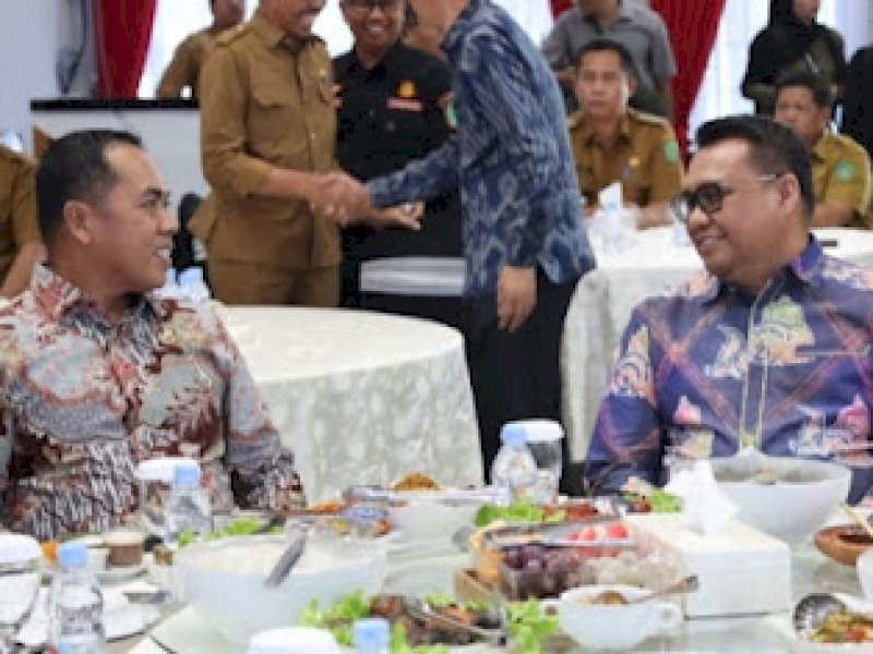 Bupati Wajo Andi Rosman bertemu Bupati Kutai Kartanegara (Kukar) Aulia Rahman Basri. 