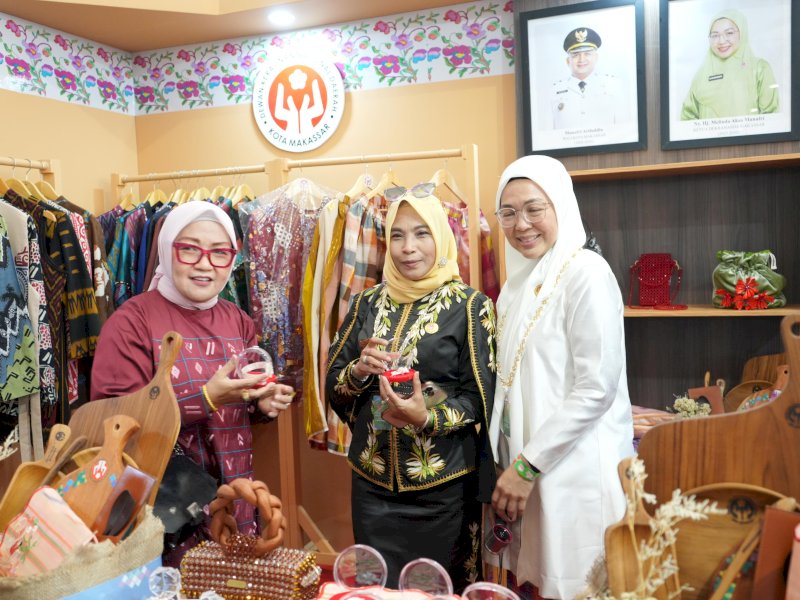 Ketua Dekranasda Kota Makassar, Melinda Aksa, menghadiri puncak peringatan Hari Ulang Tahun (HUT) ke-45 Dewan Kerajinan Nasional (Dekranas) di Balikpapan. 