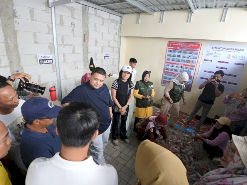 Pemerintah Kota Makassar mencanangkan program Jumat Bersih di Kelurahan Pannampu. 