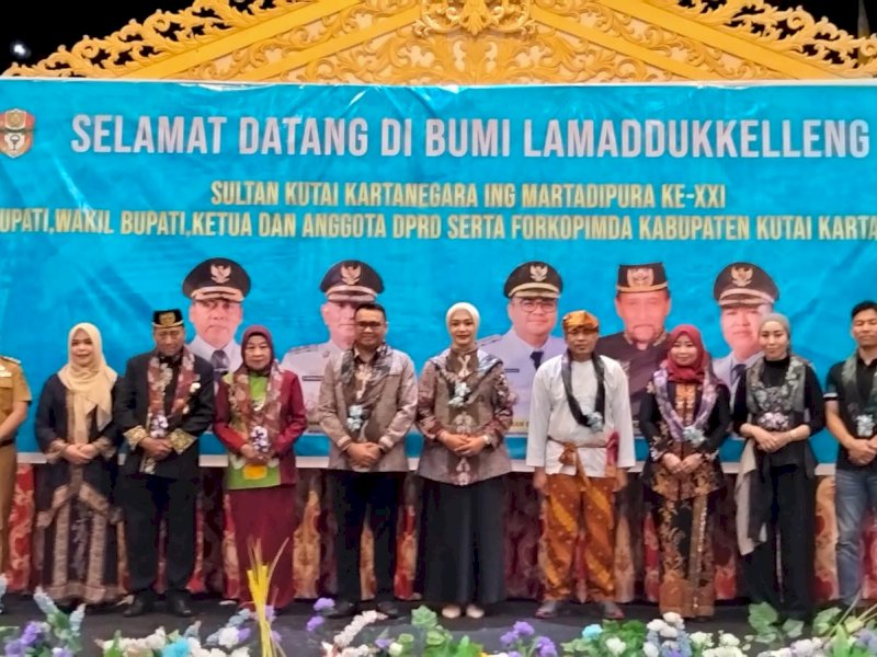 Sultan Aji Andi Muhammad Arifin Sultan Kutai Kartanegara dan jajaran Pemerintah Kabupaten Kutai Kartanegara disambut hangat oleh Pemerintah Kabupaten Wajo. 