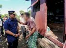 Gubernur Sulsel Sudirman Serahkan Bantuan Bedah Rumah Warga Kurang Mampu di Barru