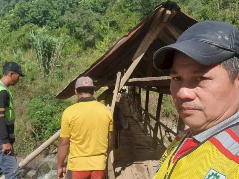 UPTD BMBK Palopo melakukan peninjauan jembatan Sae di Kecamatan Seko, Kabupaten Luwu Utara. 