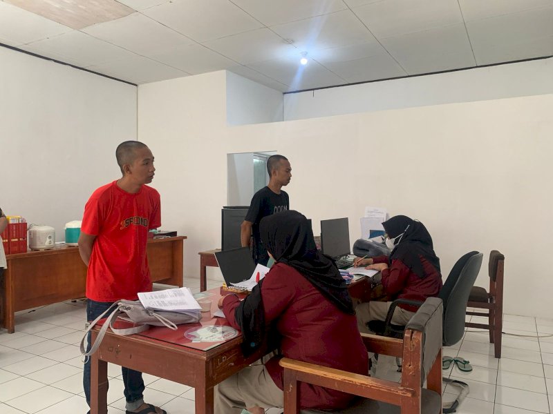 WBP menjalani screening di Lapas Makassar. 
