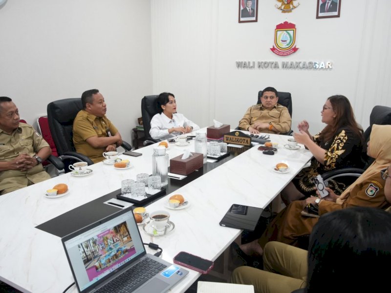 Pertemuan pihak Cambridge University Press dengan Wali Kota Makassar Munafri Arifuddin.