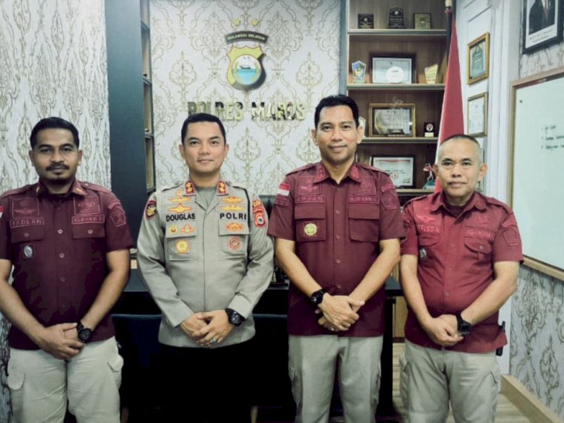 Kalapas Maros Ali Imran bersama Kapolres Maros. 