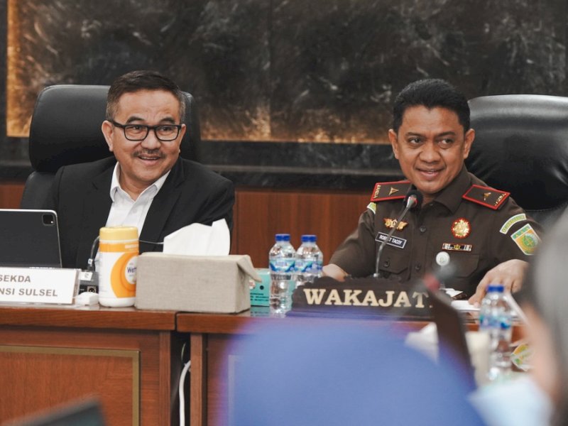 Pertemuan Sekrda Sulsel Jufri Rahman bersama Wakajati Roberth M Tacoy.