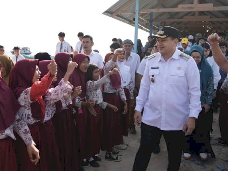 Wali Kota Makassar, Munafri Arifuddin saat berkunjung ke pulau. 
