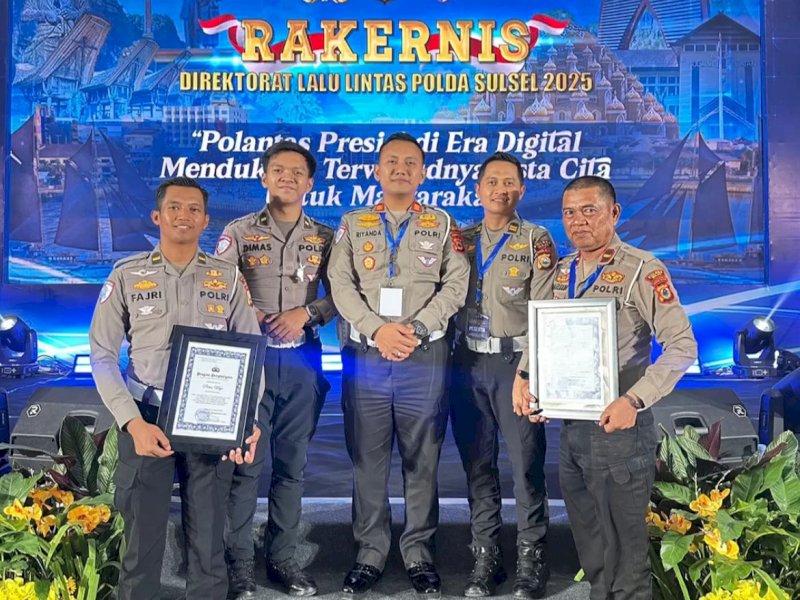 Satlantas Polres Wajo meraih dia penghargaan di Rakernis Polda Sulsel 2025.
