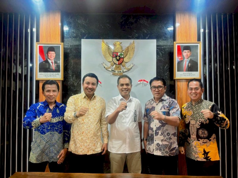 Bupati Andi Abdullah Rahim bersama Sekretaris Ditjen Perkebunan Kementan, Heru Tri Widarto di Jakarta.