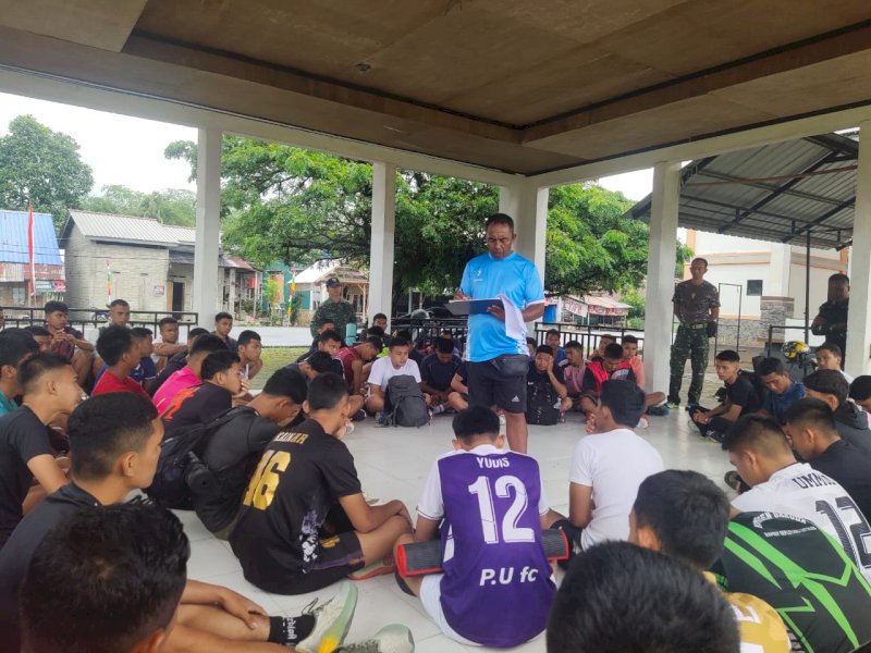 Para peserta mengikuti bimbingan belajar (Bimbel) dan latihan jasmani secara gratis. 
