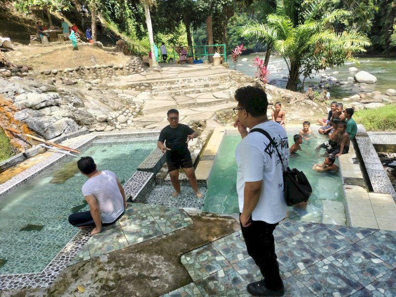 Kelvin Joshua atau beken dengan sebutan Keljo Idol juga penasaran dengan objek wisata Pincara.