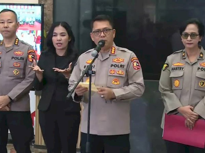Polri mengumumkan hasil tes DNA Lisa Mariana, Ridwan Kamil dan anak Lisa Mariana. 