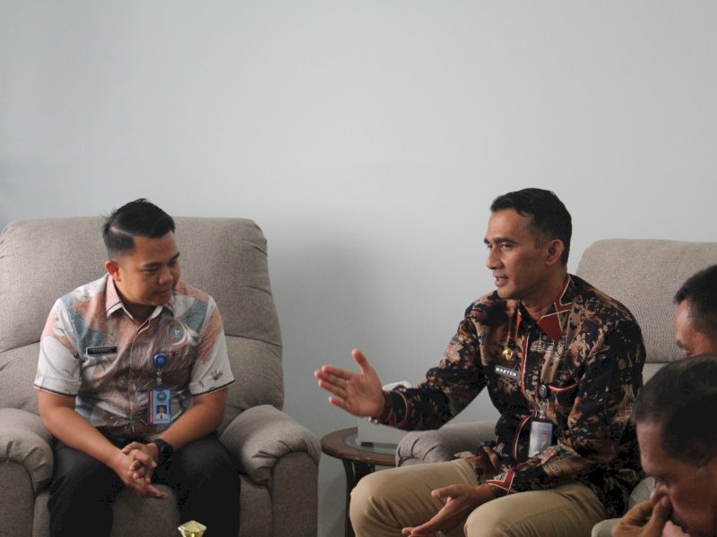 Kalapas Parepare Marten menerima Kepala BNNK Sidrap di. ruang kerjanya. 
