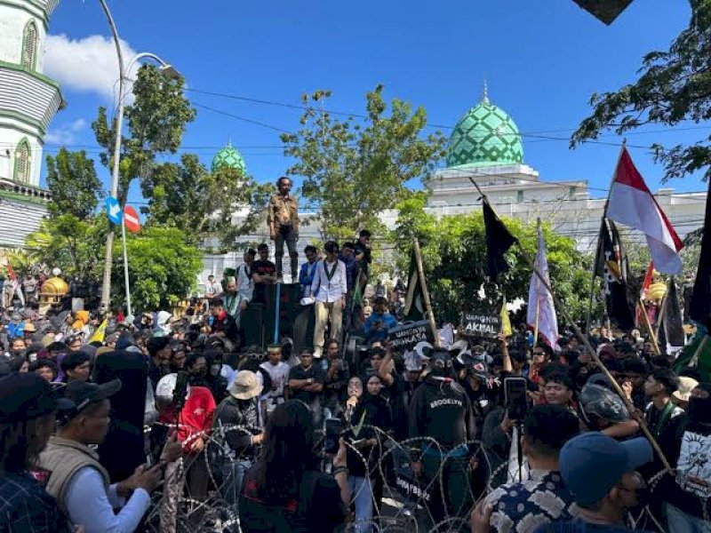 Aksi unjuk rasa menolak kenaikan PBB di Kabupaten Bone. 