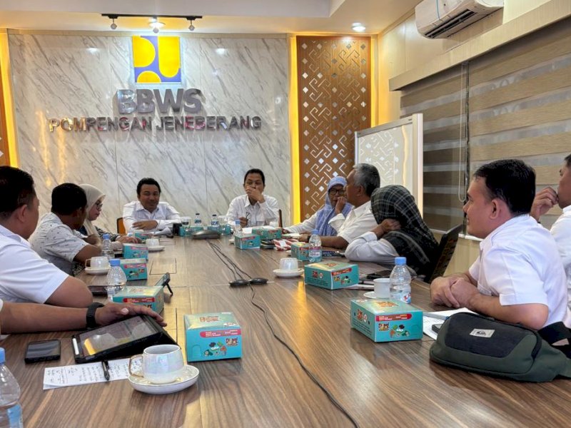 Bupati Luwu Utara Andi Abdullah Rahim bertemu Kepala Balai Besar Wilayah Sungai Pompengan Jeneberang (BBWSPJ). 