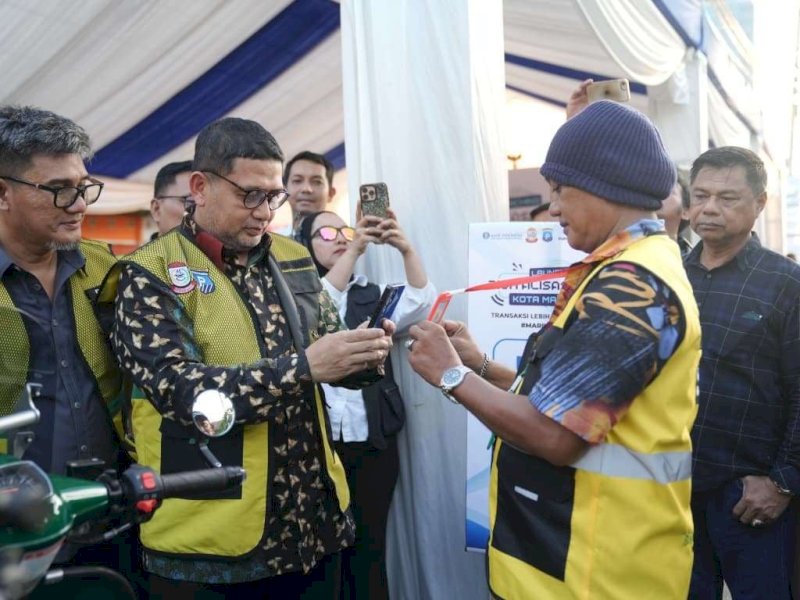 Pemerintah Kota Makassar me-launching sistem Digitalisasi Parkir di Jalan WR Supratman. 