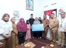 Sudirman Serahkan Bantuan untuk Keluarga Saiful Akbar Korban Demo Rusuh DPRD Makassar