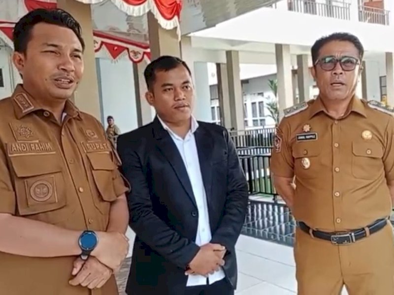 Andi Abdullah Rahim (kiri) 