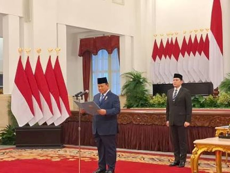 Presiden Prabowo Subianto resmi melantik 2 menteri dan sejumlah wamen di Istana Negara.