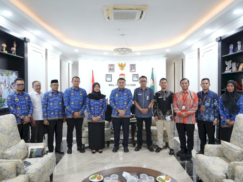 Wali Kota Munafri Arifuddun menerima kunjungan Ombudsman RI Perwakilan Sulsel di Balai Kota Makassar. 