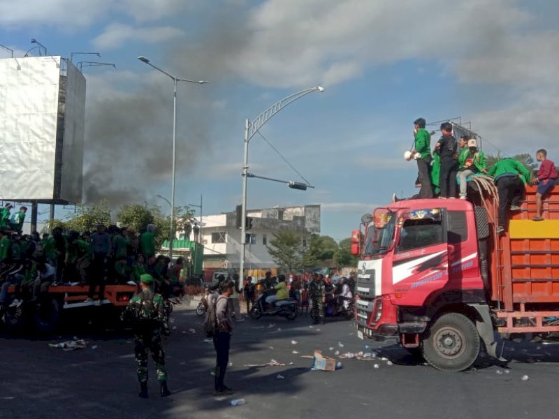 Aksi unjuk rasa masih berlanjut. 55 orang telah ditetapkan  tersangka. 