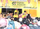 Ketua Golkar Tator VDB Turun Langsung Jual 1.000 Paket Sembako di Pasar Murah
