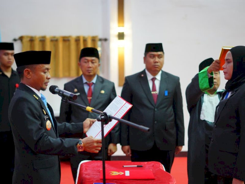 Bupati Bone Andi Asman Sulaiman melantik pejabat lingkup Pemerintah Kabupaten Bone, kemarin. 