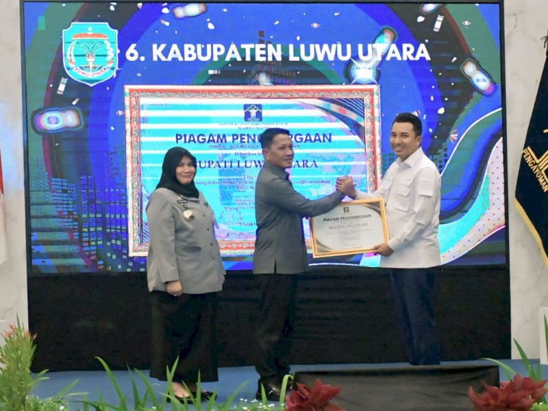Bupati Kabupaten Luwu Utara Andi Abdullah Rahim, menerima penghargaan dari Kantor Wilayah Kementerian Hukum (Kemenkum). 