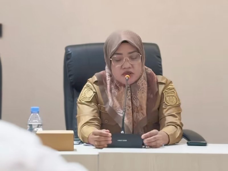 Kadis PU Makassar Zuhaelsi Zubir memaparkan rencana pembangunan Stadion Untia. 