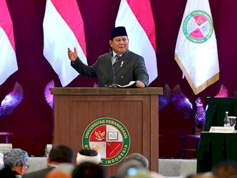 Presiden Prabowo Subianto memberikan orasi ilmiah di sidang senat terbuka Universitas Kebangsaan Republik Indonesia (UKRI) di The Trans Luxury Hotel, Jawa Barat