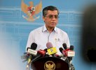 Buruh Minta Upah Naik 10%, Menaker Yassierli: Tunggu November 