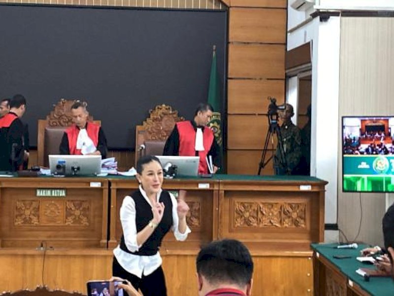 Nikita Mirzani saat menjalani sidang di Pengadilan Negeri Jakarta Selatan. 