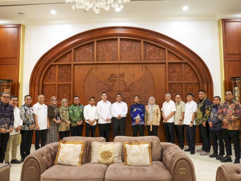 Menteri Pertanian Amran Sulaiman menerima Gubernur Sulawesi Selatan Andi Sudirman Sulaiman di Kantor Kementerian Pertanian RI. 