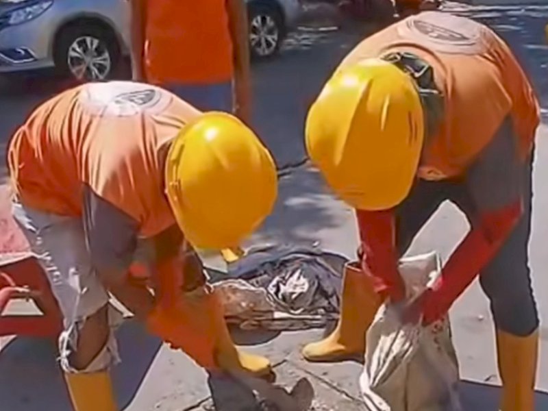 Minimalisir Genangan, Satgas Dinas PU Makassar Normalisasi Drainase Jalan Lasinrang 